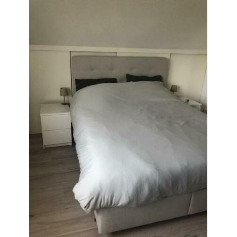 Boxspring IKEA 160x200cm lichtgrijs/beige in nette staat