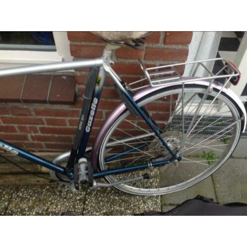 2 heren fietsen