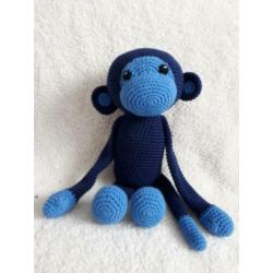 zelf gehaakte aap knuffel