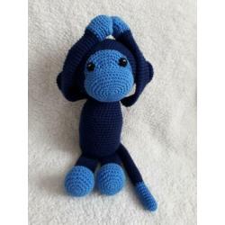 zelf gehaakte aap knuffel