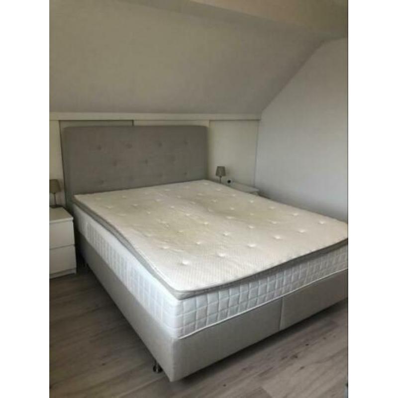 Boxspring IKEA 160x200cm lichtgrijs/beige in nette staat