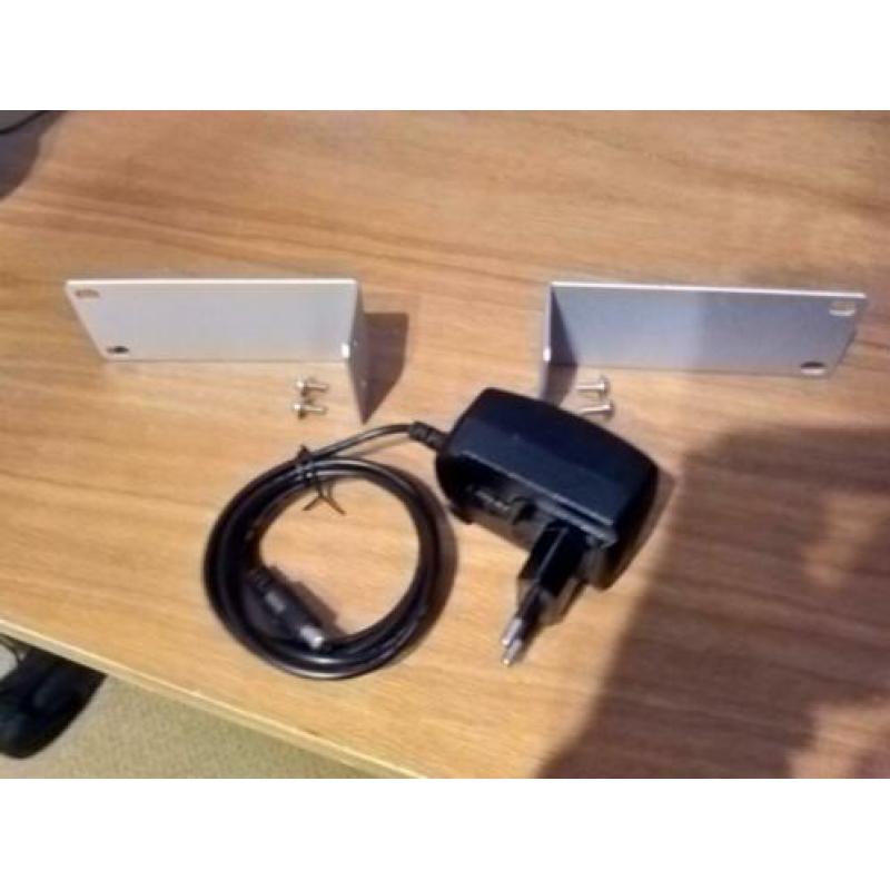 Zyxel USG 50 Gigabit Netwerk Switch met Rackmount en Adapter