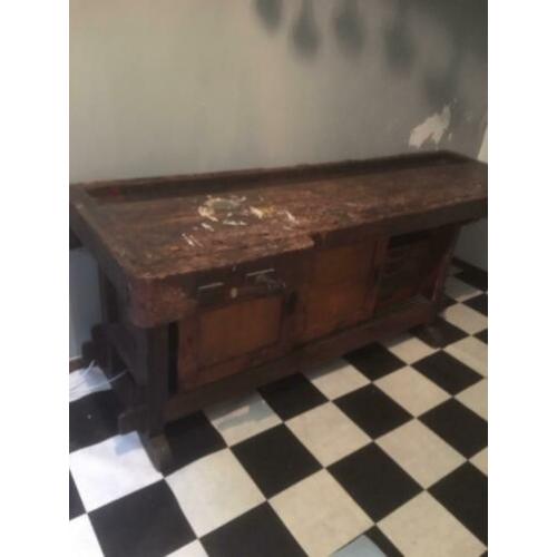 Unieke orginele werkbank, schuifdeuren, lades. Prijs 550 eur