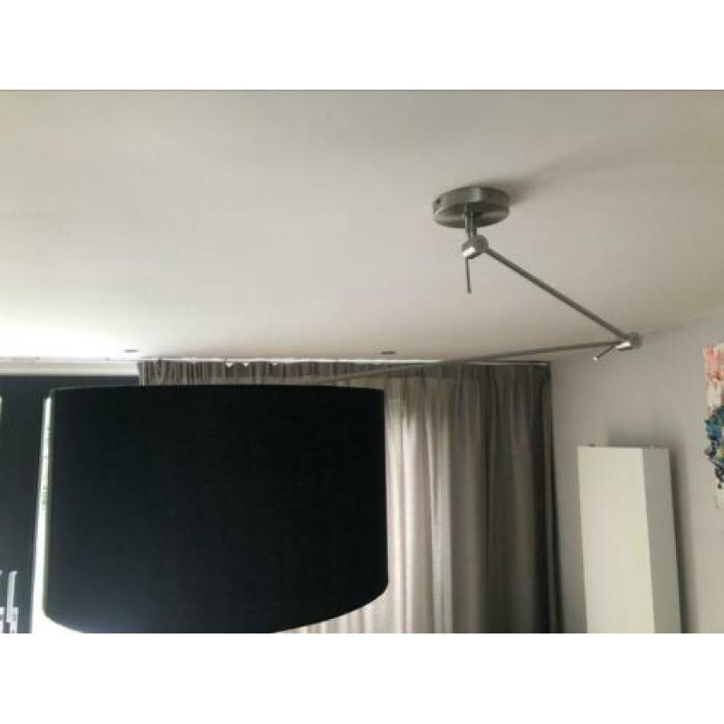 Verstelbare plafondlamp met zwarte kap