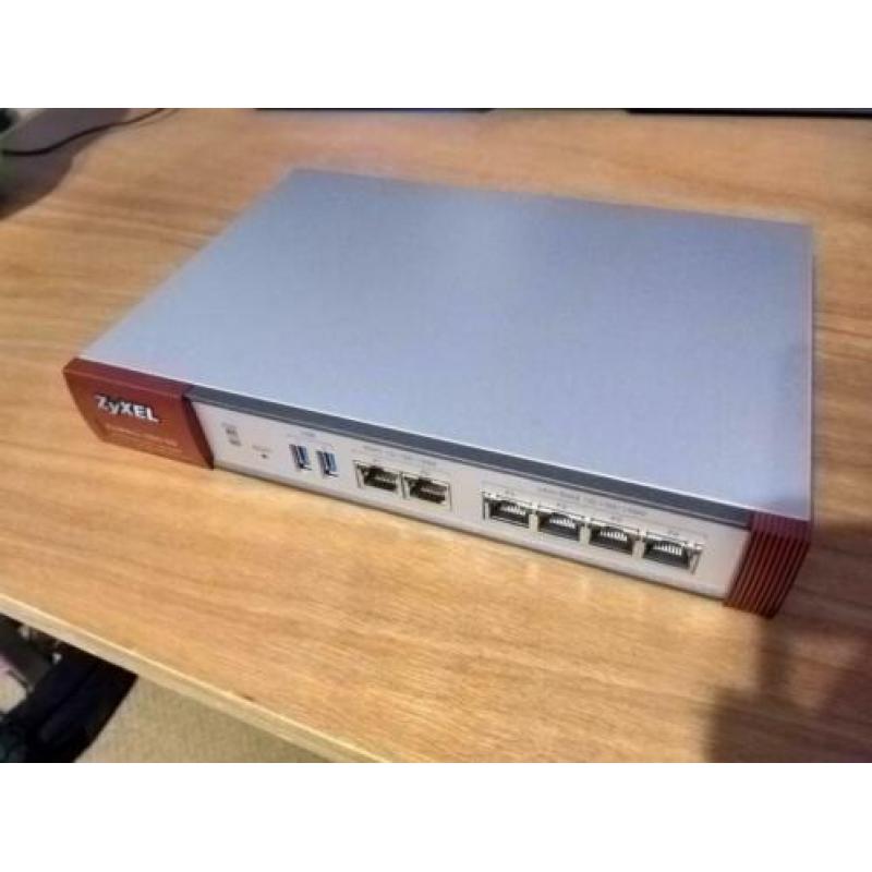 Zyxel USG 50 Gigabit Netwerk Switch met Rackmount en Adapter
