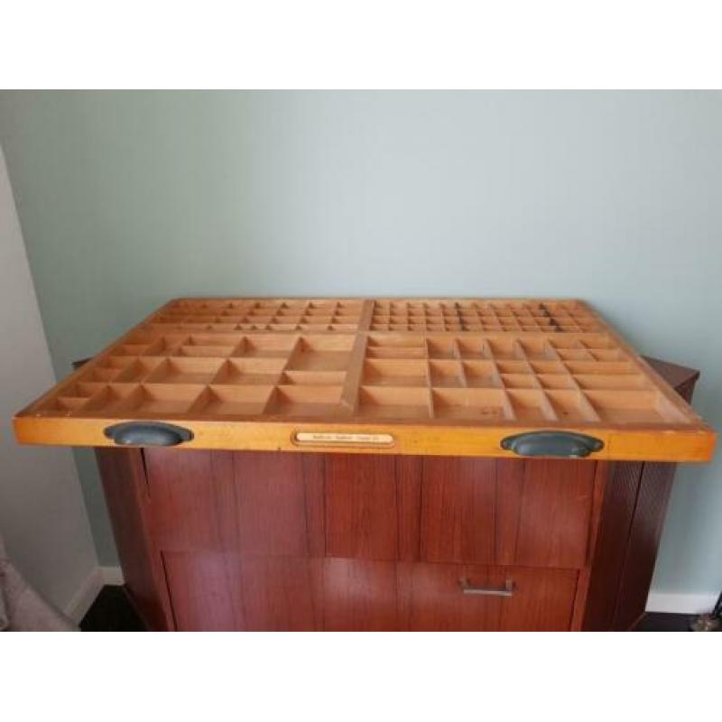 Leuke grote antieke vintage letterbak xxl muurdecoratie