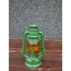 Olielamp Jupiter 1 made in Poland geelig glas pit/brander OK