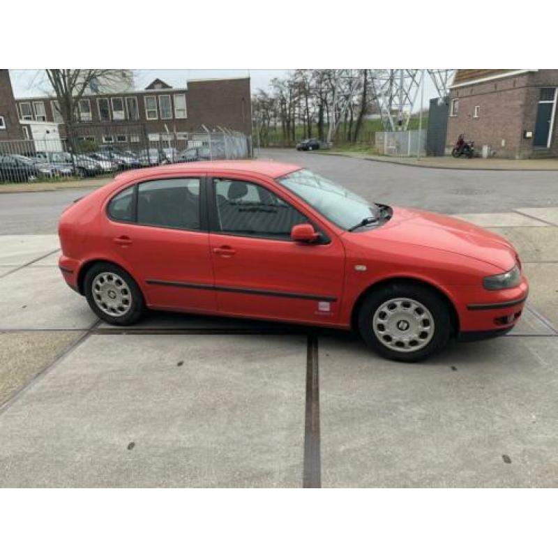 Seat Leon 1.6 74KW 2000 Rood