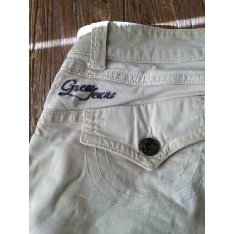 Korte jeans Guess+T-shirt Fashionista maats