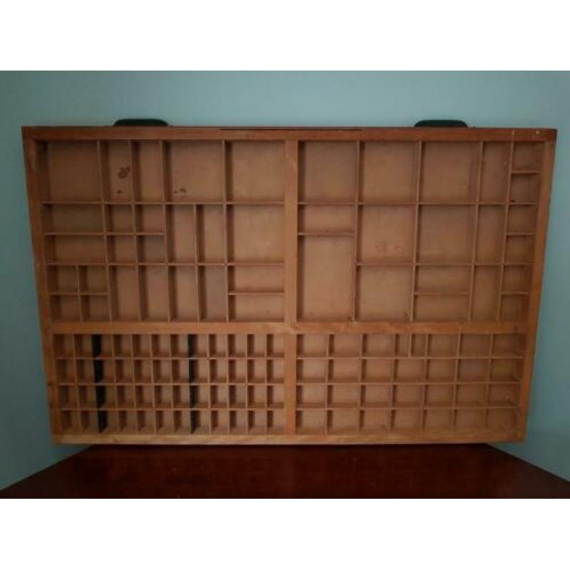 Leuke grote antieke vintage letterbak xxl muurdecoratie