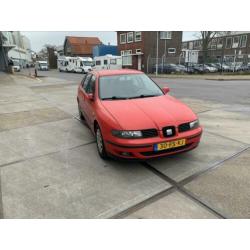 Seat Leon 1.6 74KW 2000 Rood