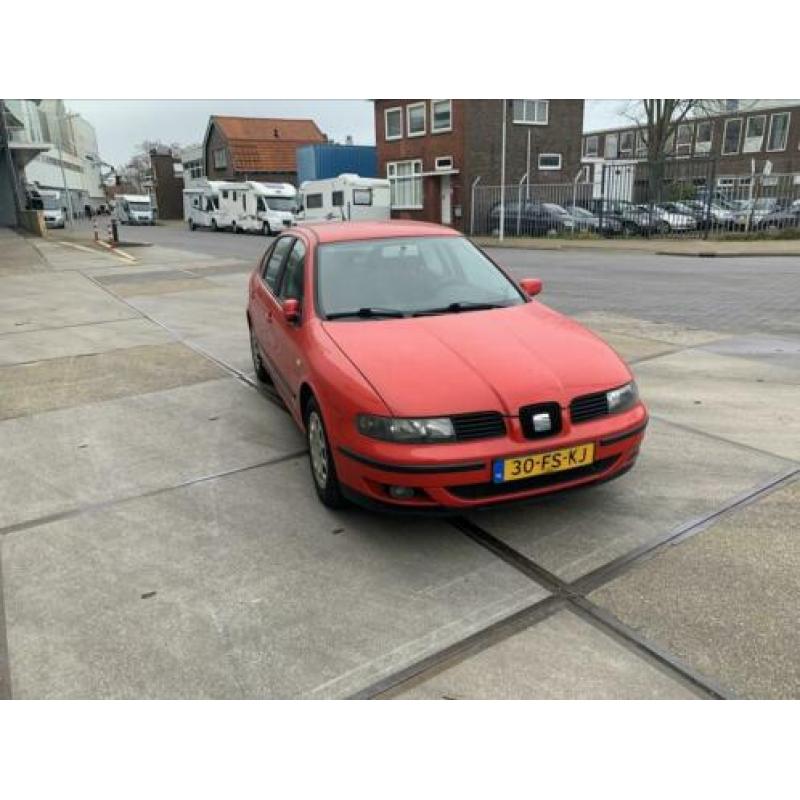 Seat Leon 1.6 74KW 2000 Rood