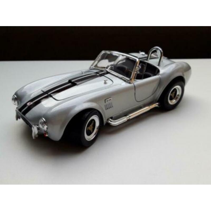 Nieuw in doos! shelby cobra – Road Signature modelauto 1:18