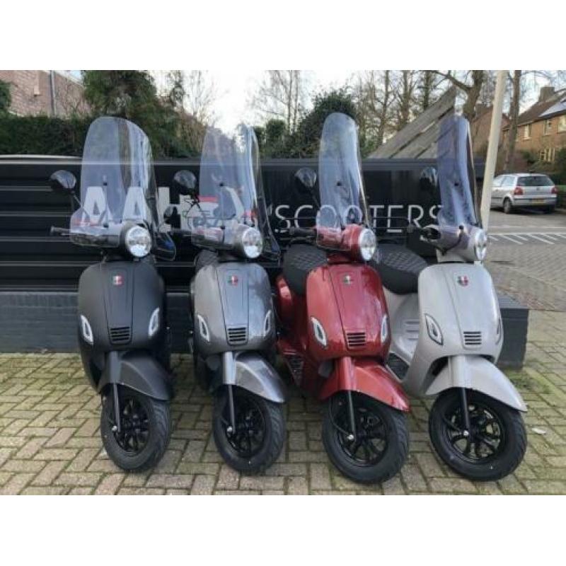 Nieuwe GTS Toscana Dynamic black edition 2020 / vespa look