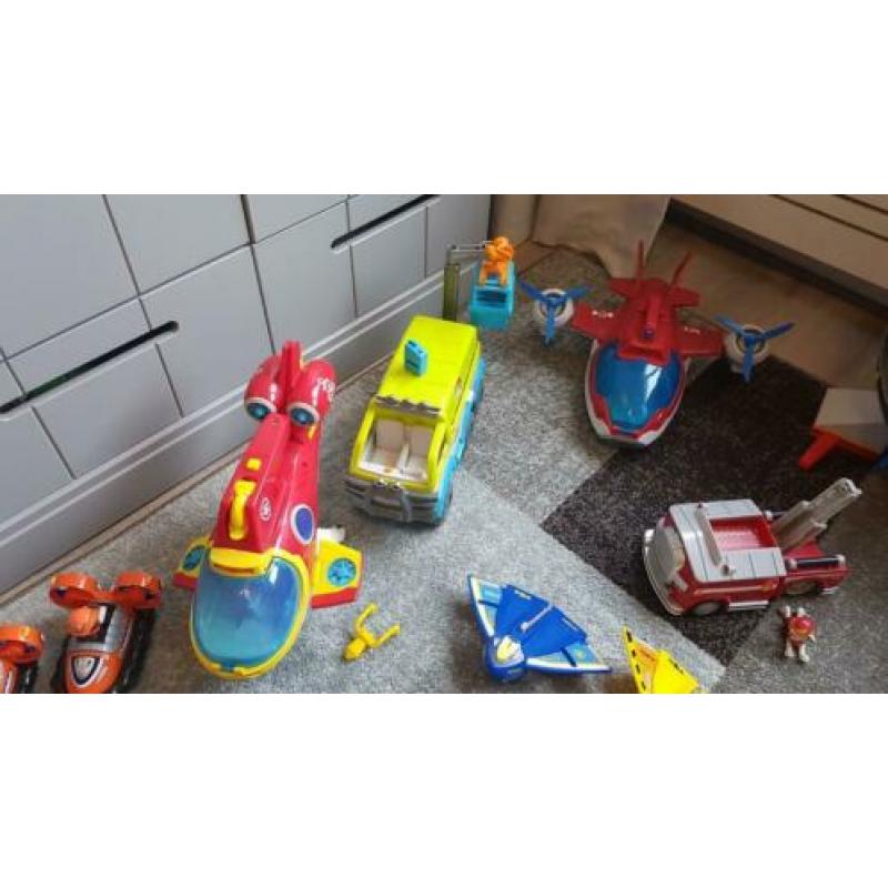 Grote verzameling Paw patrol figuren en voertuigen