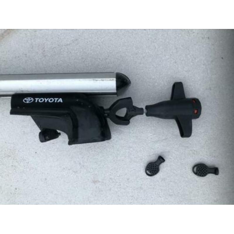Orginele dakdragers Toyota Auris Touring spiets