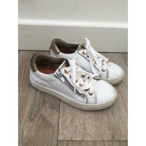 In prima staat! Witte leren sneakers van Bullboxer, maat 30