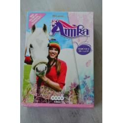 AMIKA == Het Eerste Seizoen == 4DVDbox