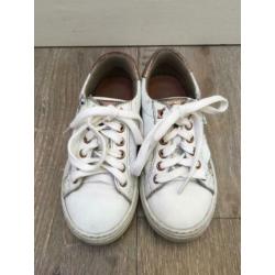 In prima staat! Witte leren sneakers van Bullboxer, maat 30
