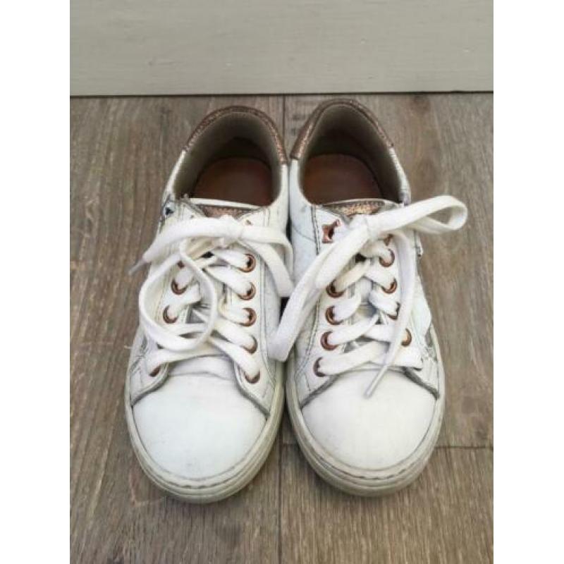 In prima staat! Witte leren sneakers van Bullboxer, maat 30