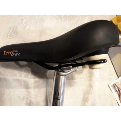 gelzadel gazelle met stang merk linea kleur zwart