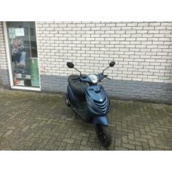 Aktie piaggio zip sp 45km brom 4t mat blauw bj2017 6000km