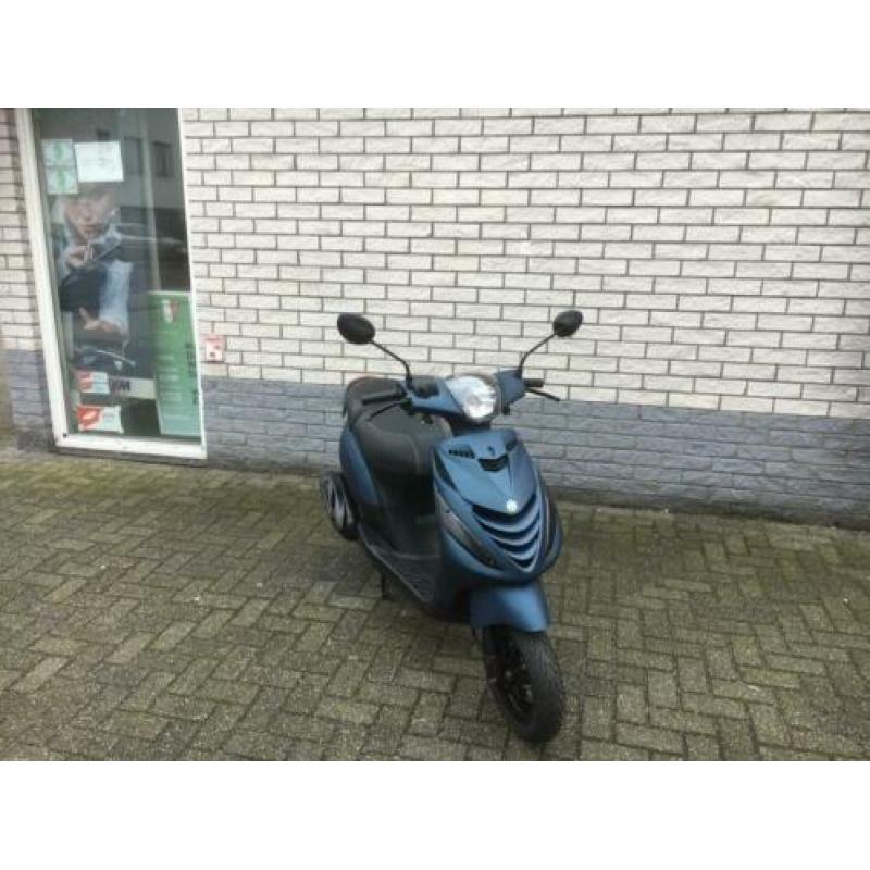 Aktie piaggio zip sp 45km brom 4t mat blauw bj2017 6000km