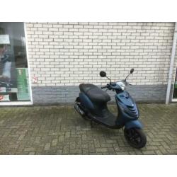 Aktie piaggio zip sp 45km brom 4t mat blauw bj2017 6000km