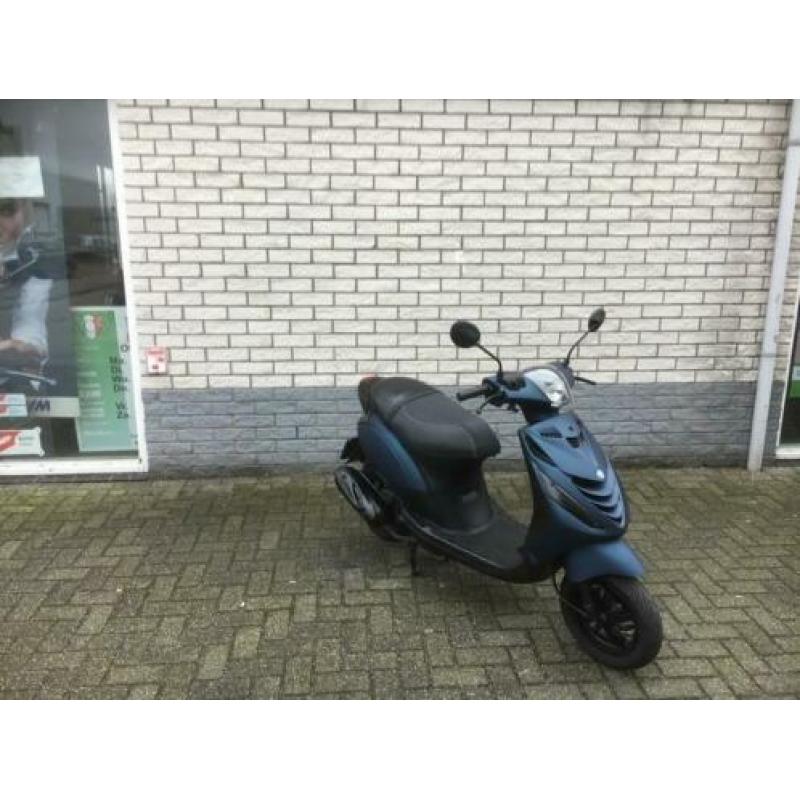 Aktie piaggio zip sp 45km brom 4t mat blauw bj2017 6000km