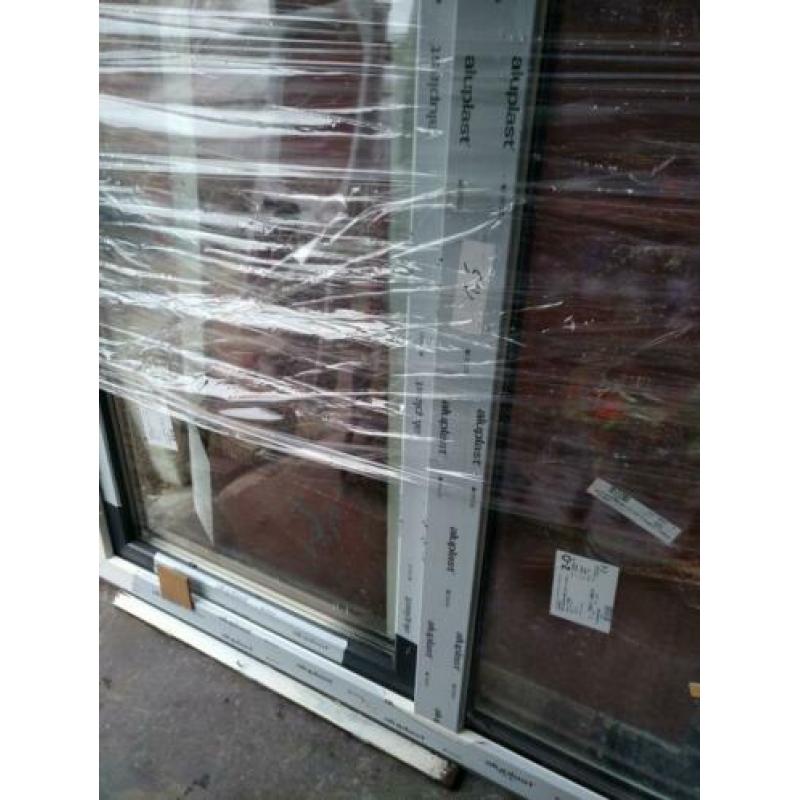 Kunststof kozijnen met triple glas een rolluik inbouw