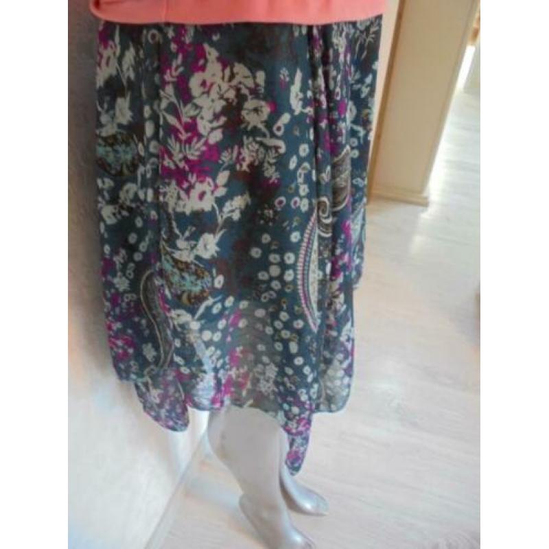leuke jurk shirt en rok aan 1 stuk maat M