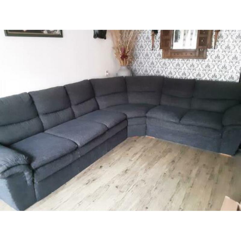 Te koop hoekbank kan we met 8 personen op zitten
