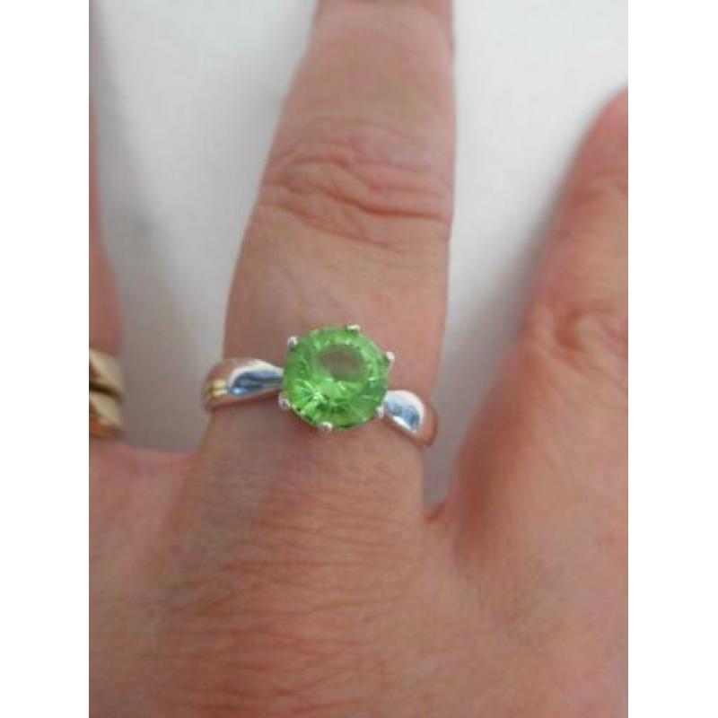 Zilveren ring met groene steen op hoge zetting nr.1293