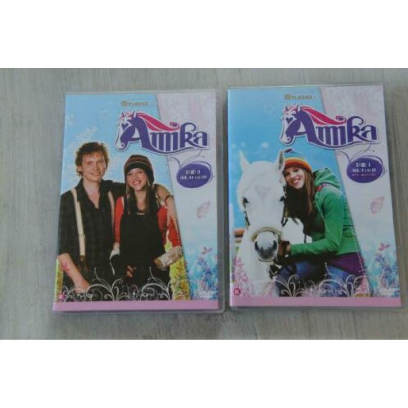 AMIKA == Het Eerste Seizoen == 4DVDbox