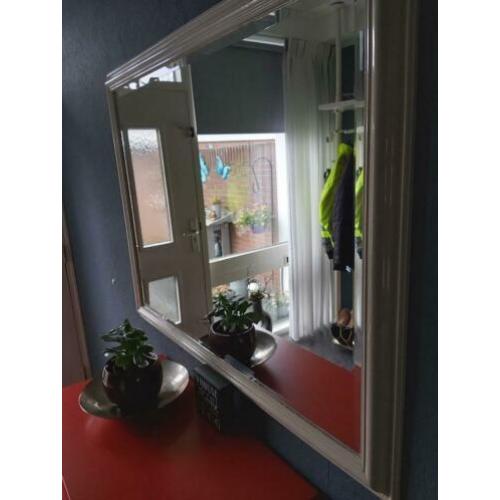 Te koop goede spiegel 115x90 lijst is geverfd. Teab