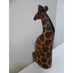 2 zittende houten giraffen (nr 19)
