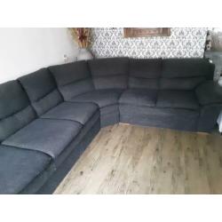 Te koop hoekbank kan we met 8 personen op zitten