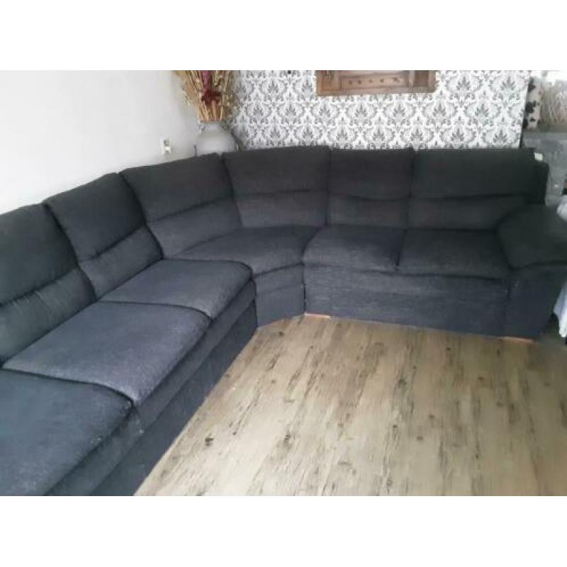 Te koop hoekbank kan we met 8 personen op zitten