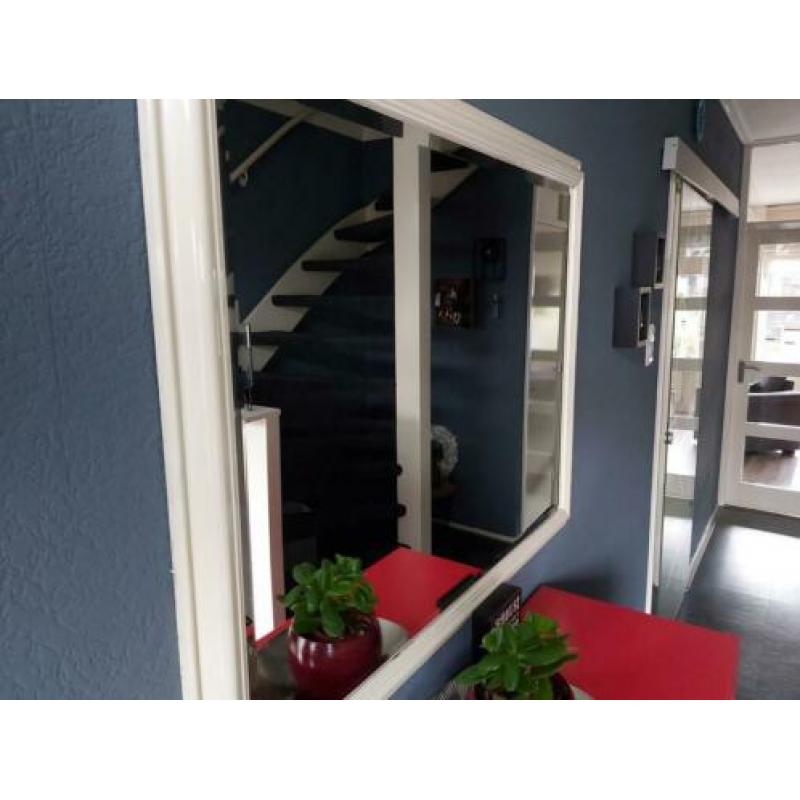 Te koop goede spiegel 115x90 lijst is geverfd. Teab