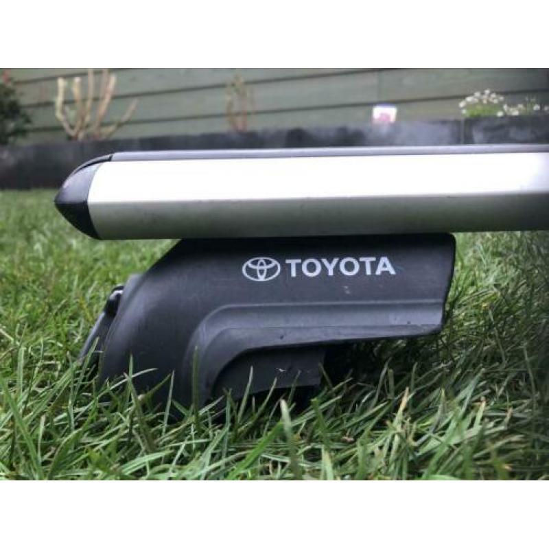 Orginele dakdragers Toyota Auris Touring spiets