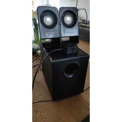 Logitech Z213