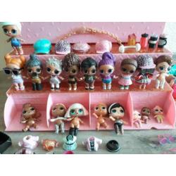 Grote collectie L.O.L poppetjes met mooie opbergdoos