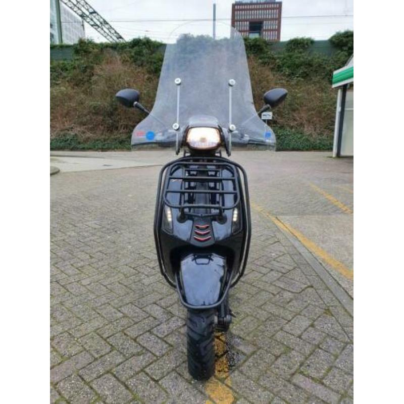 Piaggio Vespa Sprint facelift special edition