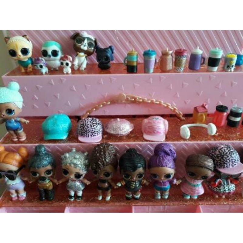 Grote collectie L.O.L poppetjes met mooie opbergdoos