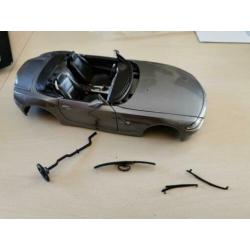 1:18 BMW Z4 met raam schade
