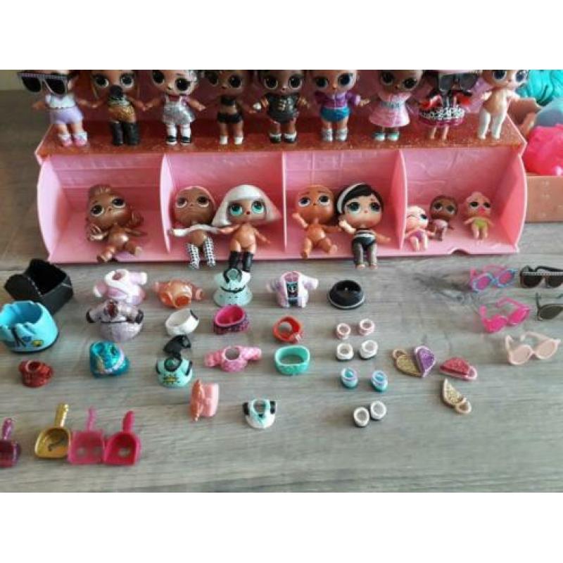 Grote collectie L.O.L poppetjes met mooie opbergdoos
