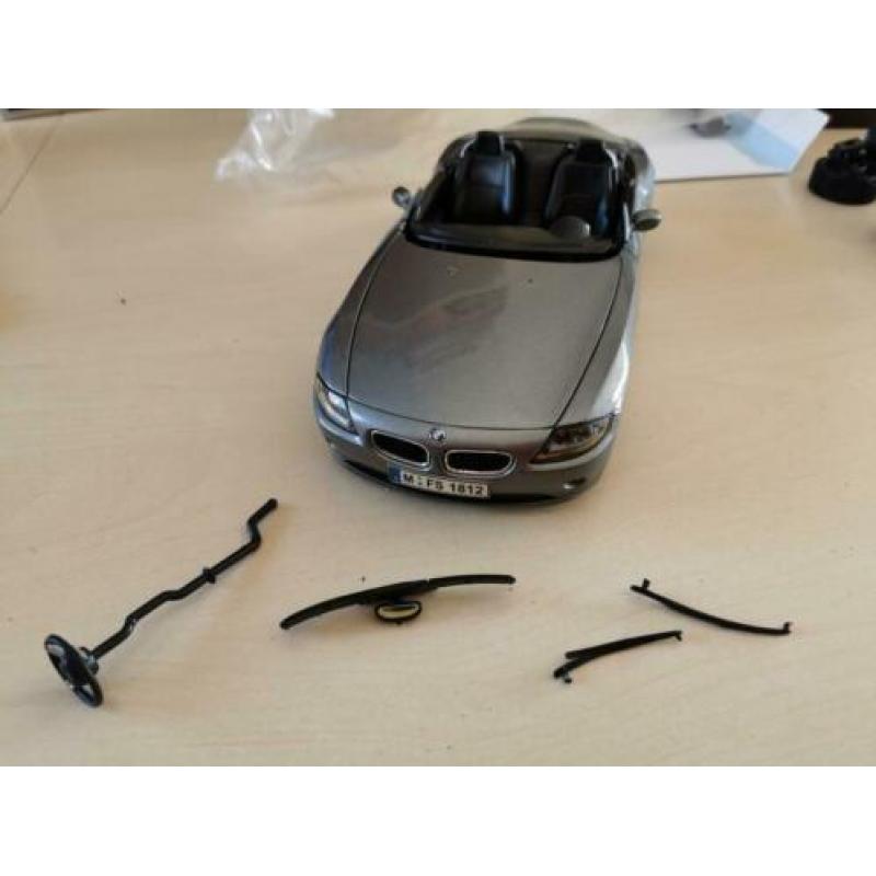 1:18 BMW Z4 met raam schade