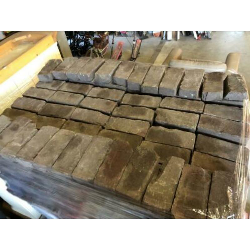 Gebakken waaltjes, ruim 1900 stuks (=19m2)..