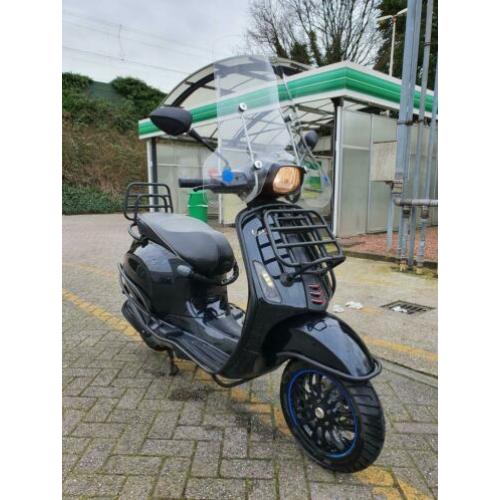 Piaggio Vespa Sprint facelift special edition
