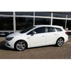 Opel Astra Sports Tourer 1.4 Turbo Sport . (bj 2012)